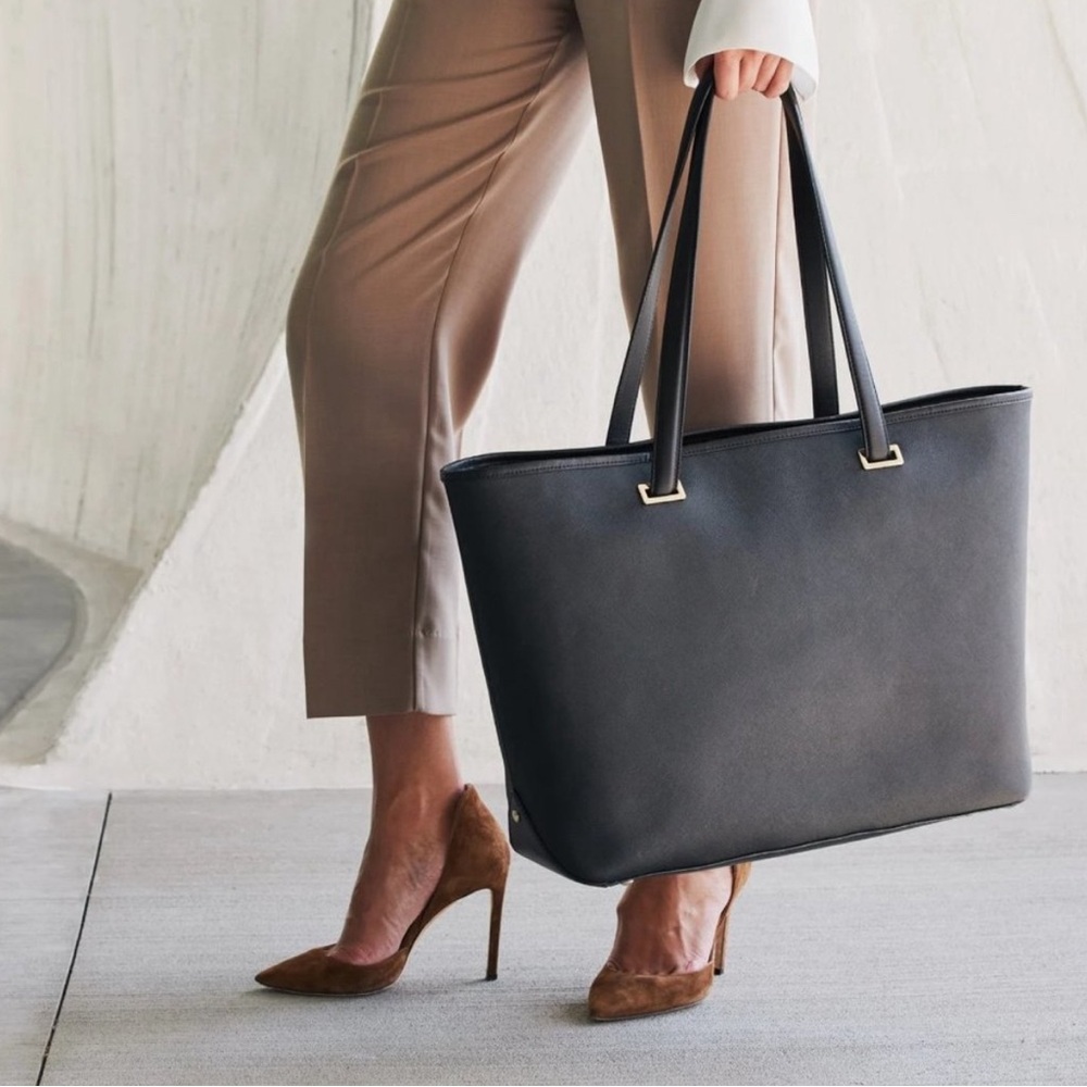 Lo & Sons Black Saffiano 15” Seville Tote with gold hardware and extra NEW shell